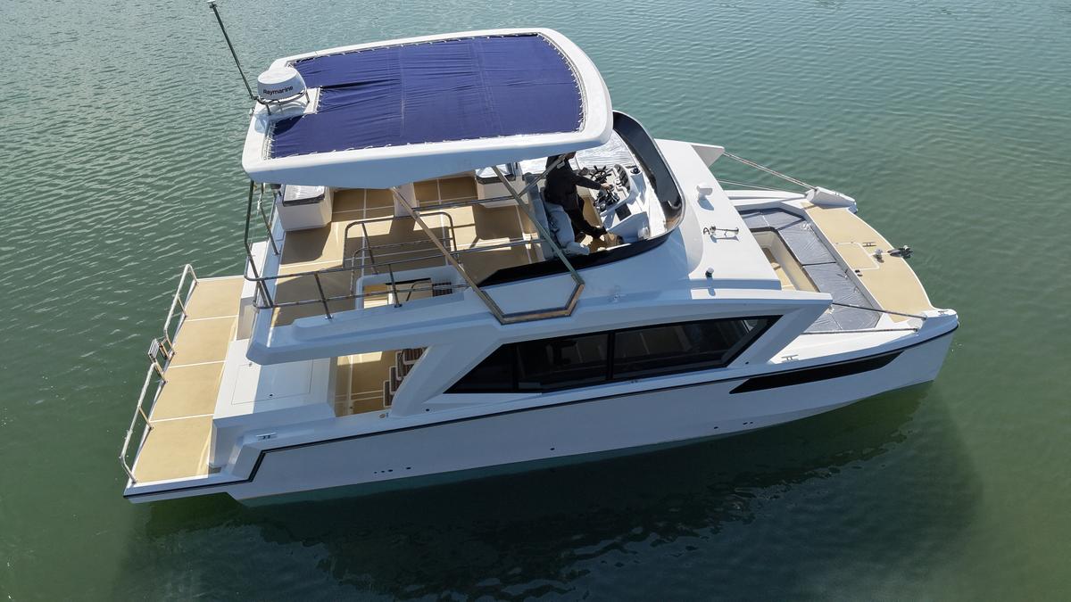 Yacht 1